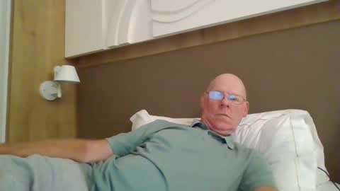 Snapshot of kevlooking4sez chatting on 14, 10, 2025 kevlooking4sez online show from 14, 10, 2025
