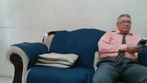 Snapshot of kiaming chatting on 22, 12, 2025 KIA MING AND HER TEACHER online show from 22, 12, 2025