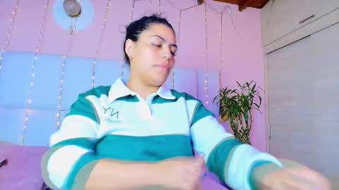 Snapshot of kiana_cream chatting on 14, 2, 2025 N M online show from 14, 2, 2025