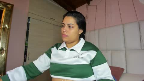 Snapshot of kiana_cream chatting on 11, 9, 2025 N M online show from 11, 9, 2025