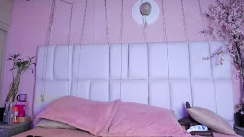 Snapshot of kiana_cream chatting on 28, 9, 2025 N M online show from 28, 9, 2025