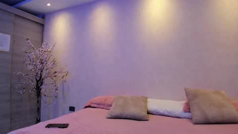 Snapshot of kiana_cream chatting on 20, 10, 2025 N M online show from 20, 10, 2025