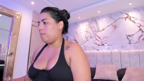 Snapshot of kiana_cream chatting on 5, 11, 2025 N M online show from 5, 11, 2025