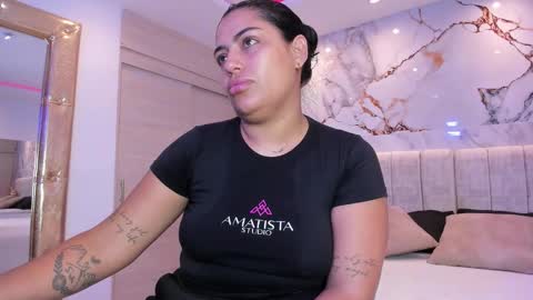 Snapshot of kiana_cream chatting on 14, 11, 2025 N M online show from 14, 11, 2025