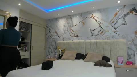 Snapshot of kiana_cream chatting on 17, 11, 2025 N M online show from 17, 11, 2025