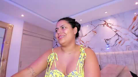 Snapshot of kiana_cream chatting on 19, 11, 2025 N M online show from 19, 11, 2025