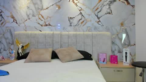 Snapshot of kiana_cream chatting on 20, 11, 2025 N M online show from 20, 11, 2025