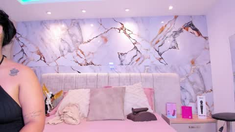 Snapshot of kiana_cream chatting on 28, 11, 2025 N M online show from 28, 11, 2025