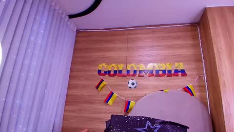 kiaralopez_ online show from 10, 7, 2026