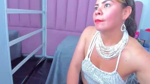 Snapshot of kiaraxmilf chatting on 24, 2, 2026 kiaraXMlif online show from 24, 2, 2026
