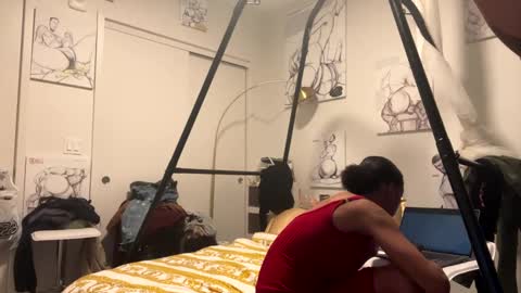 HunneysPlayRoom online show from 5, 1, 2025