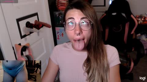 Snapshot of kierbearkisses chatting on 5, 11, 2025 Kiersten online show from 5, 11, 2025