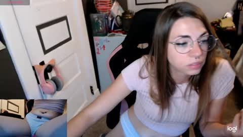 Snapshot of kierbearkisses chatting on 12, 11, 2025 Kiersten online show from 12, 11, 2025