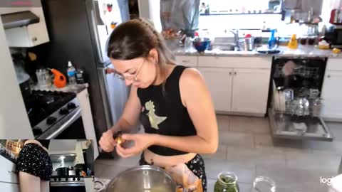 Snapshot of kierbearkisses chatting on 20, 11, 2025 Kiersten online show from 20, 11, 2025