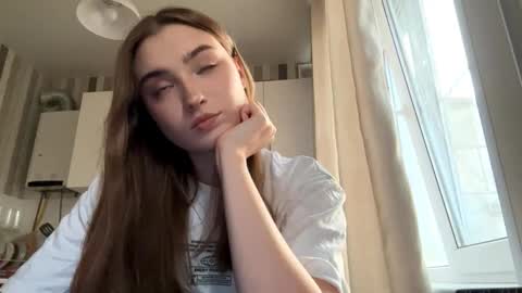 Ola my name is Lissa  Lets hit 10 Thumbs Up together   online show from 27, 3, 2026