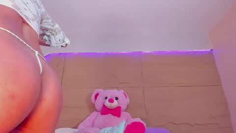 Snapshot of kiimcooper chatting on 27, 2, 2025 KIM COOPER online show from 27, 2, 2025