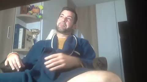 Snapshot of kikehotmachine chatting on 5, 3, 2025 HotMachine online show from 5, 3, 2025