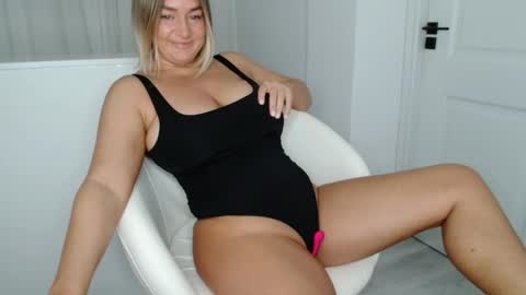 Snapshot of kiki_akai chatting on 24, 10, 2025 Ada online show from 24, 10, 2025