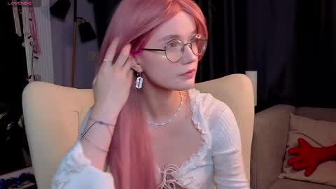 kiki_blue_eyes online show from 11, 1, 2026