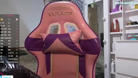 Snapshot of kikilepetite chatting on 7, 10, 2025 kiki online show from 7, 10, 2025