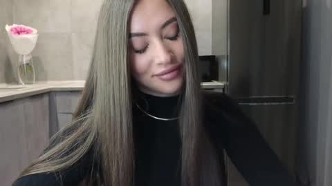 EvaAnna online show from 4, 3, 2025