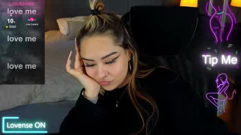 Snapshot of kim_brownie chatting on 19, 10, 2025 Kim online show from 19, 10, 2025