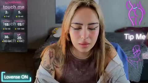 Snapshot of kim_brownie chatting on 28, 10, 2025 Kim online show from 28, 10, 2025