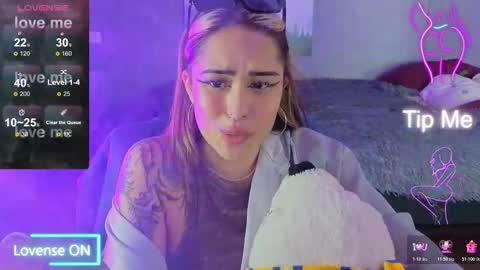 Snapshot of kim_brownie chatting on 28, 10, 2025 Kim online show from 28, 10, 2025