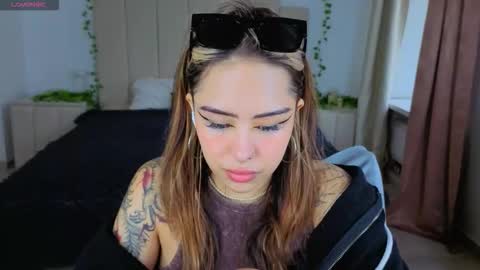 Snapshot of kim_brownie chatting on 29, 10, 2025 Kim online show from 29, 10, 2025