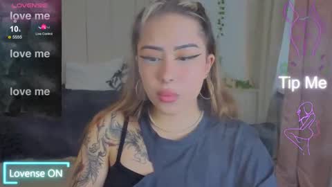 Snapshot of kim_brownie chatting on 5, 11, 2025 Kim online show from 5, 11, 2025