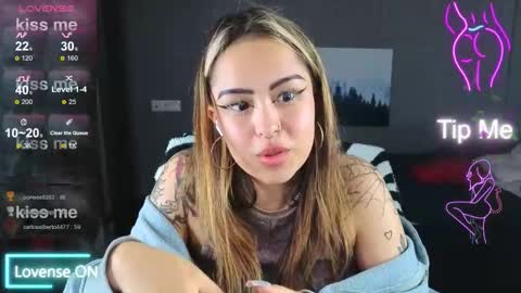 Snapshot of kim_brownie chatting on 14, 11, 2025 Kim online show from 14, 11, 2025