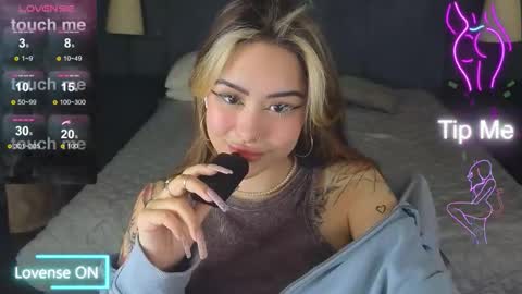 Snapshot of kim_brownie chatting on 18, 11, 2025 Kim online show from 18, 11, 2025