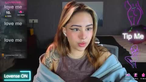 Snapshot of kim_brownie chatting on 19, 11, 2025 Kim online show from 19, 11, 2025