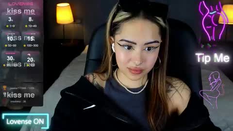 Snapshot of kim_brownie chatting on 28, 11, 2025 Kim online show from 28, 11, 2025