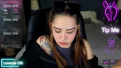 Snapshot of kim_brownie chatting on 28, 11, 2025 Kim online show from 28, 11, 2025