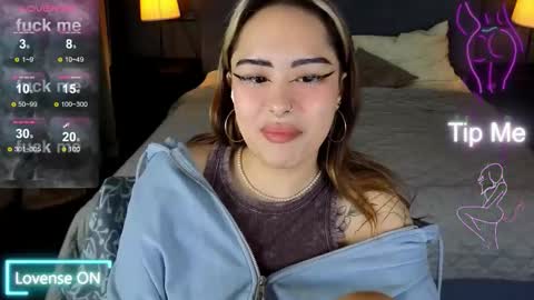 Snapshot of kim_brownie chatting on 1, 12, 2025 Kim online show from 1, 12, 2025