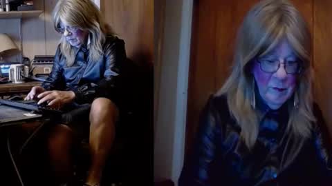 kim crossdresser     no nude room and clean chat only. online show from 25, 9, 2025