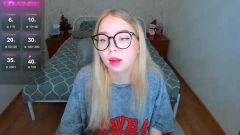 Snapshot of kim_girl_next_door chatting on 14, 12, 2025 KIM online show from 14, 12, 2025