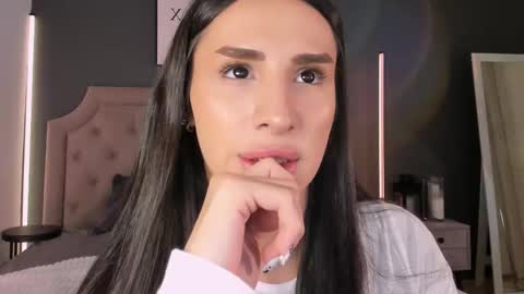 Snapshot of kim_oberlin chatting on 10, 11, 2025 Kim Oberlin online show from 10, 11, 2025