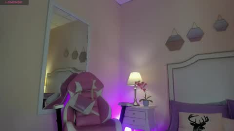 Snapshot of kimapril chatting on 28, 9, 2025 April online show from 28, 9, 2025