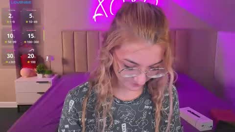 kimberlly_smith online show from 30, 11, 2025