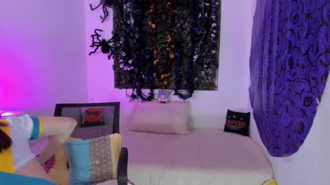 Snapshot of kimberly_thonson chatting on 19, 10, 2025 kimberly_thonson online show from 19, 10, 2025