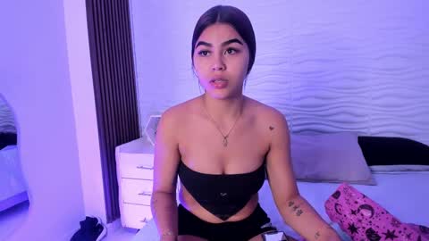 Snapshot of kimberlyloren chatting on 15, 9, 2025 Kimberly Loren online show from 15, 9, 2025