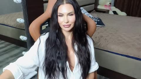 KIm online show from 5, 3, 2025