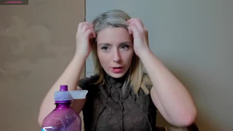 Wolfs Girl online show from 9, 11, 2025