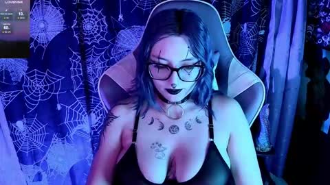 Snapshot of kimlennox_ chatting on 12, 10, 2025 online show from 12, 10, 2025