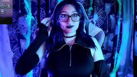 Snapshot of kimlennox_ chatting on 28, 10, 2025 online show from 28, 10, 2025