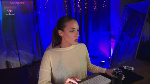 Snapshot of kimmeow_ chatting on 7, 11, 2025 Kim online show from 7, 11, 2025