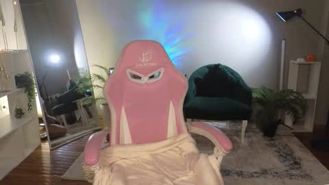 Snapshot of kimmeow_ chatting on 8, 11, 2025 Kim online show from 8, 11, 2025