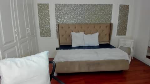 Snapshot of kimwessel_ chatting on 12, 11, 2025 Kim online show from 12, 11, 2025